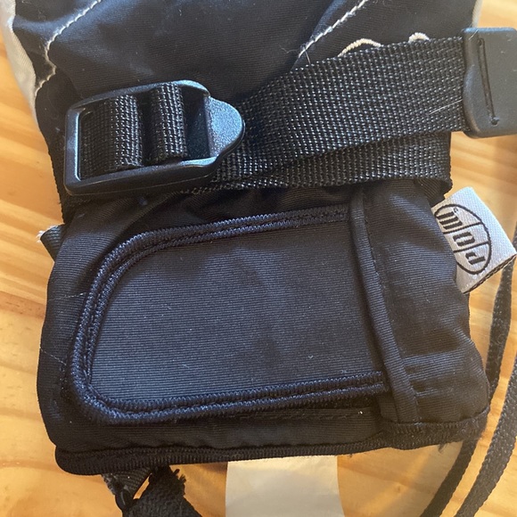 Snowboard Mitts - Picture 2 of 6